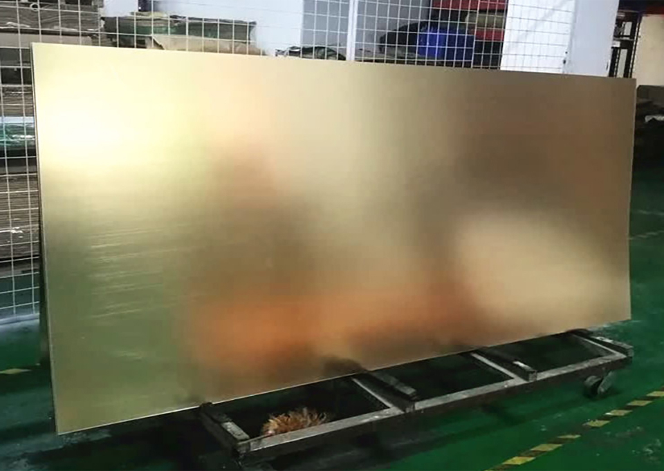 Điểm nổi bật của tấm nhựa mica gương vàng