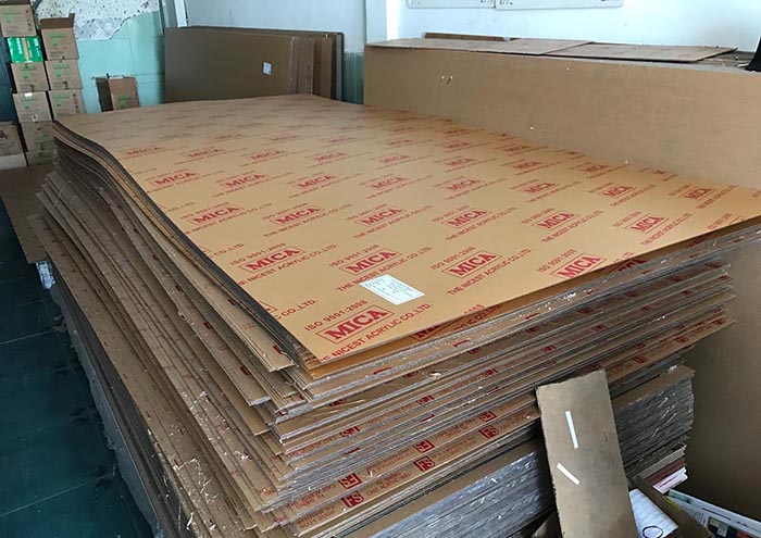 Kích thước tấm nhựa Mica khổ lớn nhất là bao nhiêu?