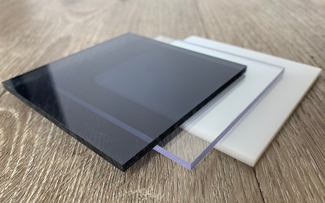 Nên dùng tấm lợp lấy sáng bằng nhựa Mica hay Polycarbonate