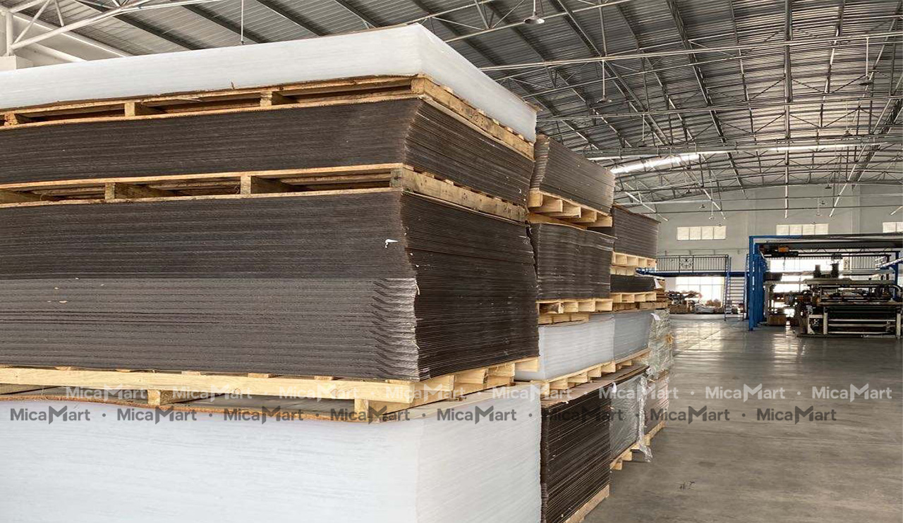 Bảng so sánh giá tấm mica trong Đài Loan với mica trong Trung Quốc