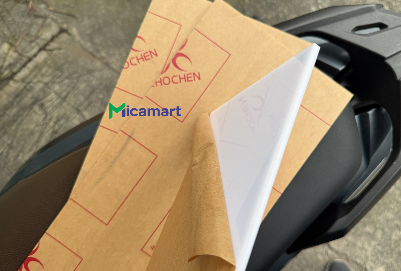 Tấm mica trắng 10mm là gì?