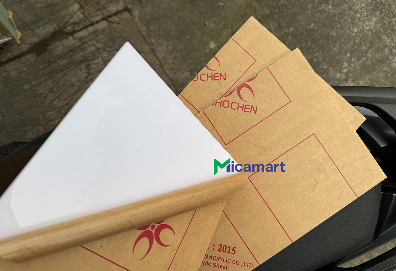 Tấm mica trắng 20mm là gì?