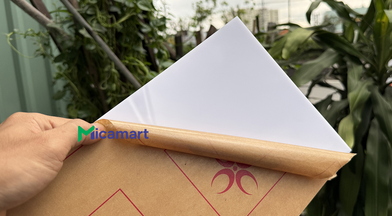 Ưu điểm nổi bật của mica trắng 8mm