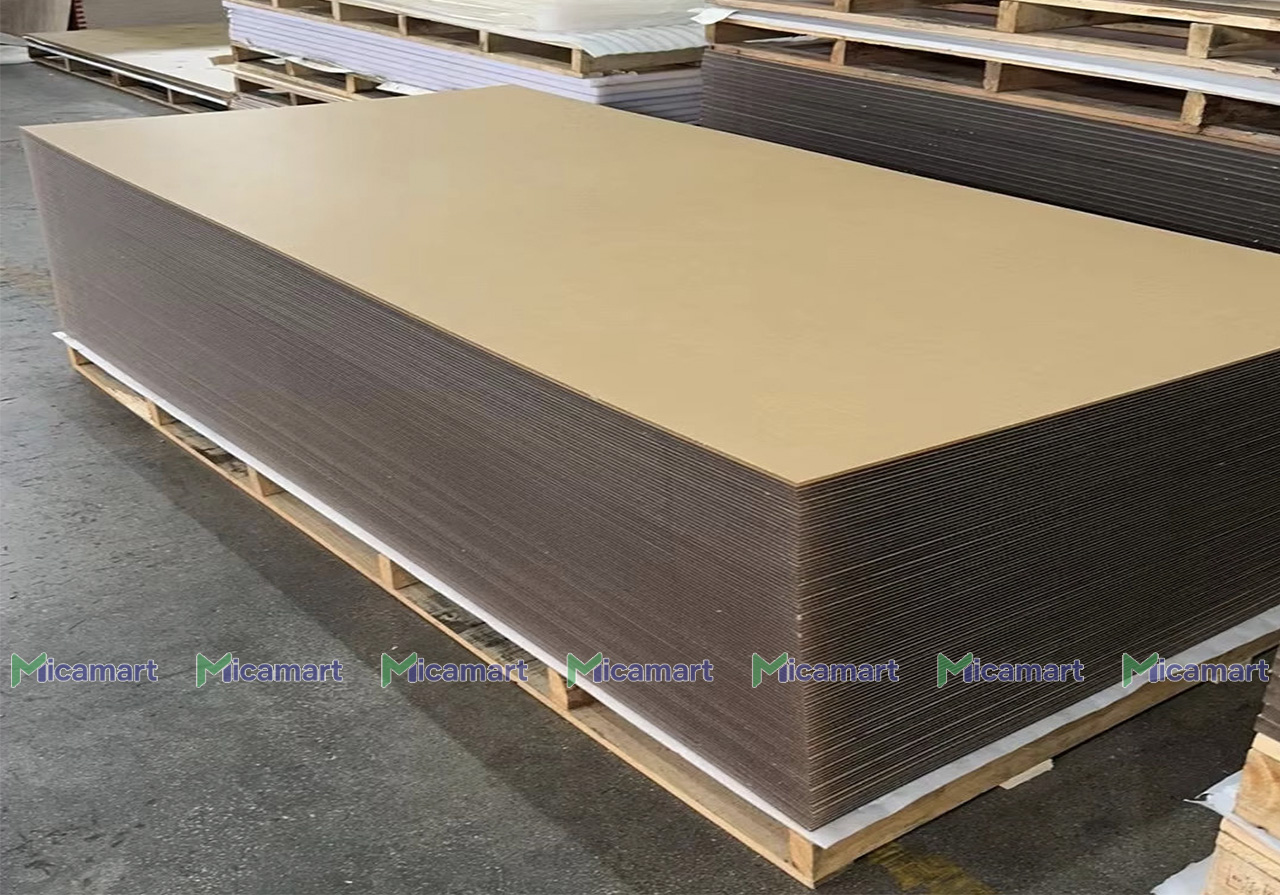 Tấm mica khổ F 1575mm x 3050mm