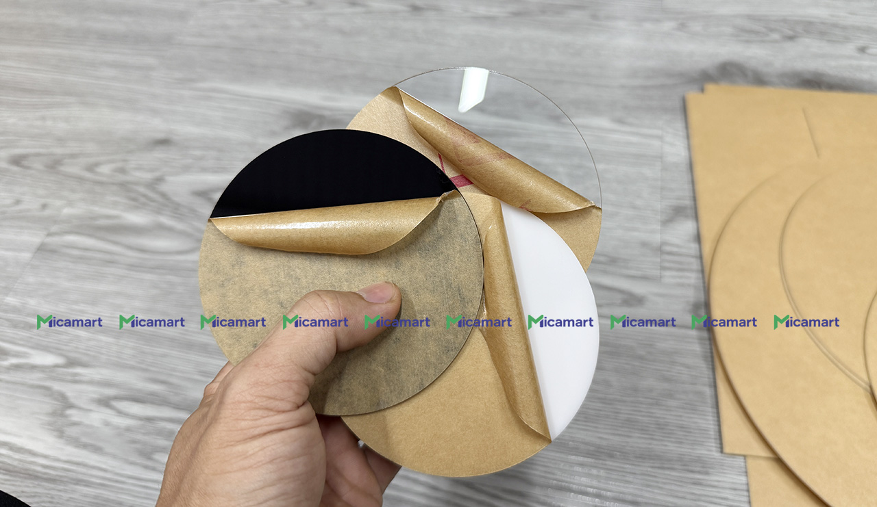 Tấm mica tròn đường kính 10cm