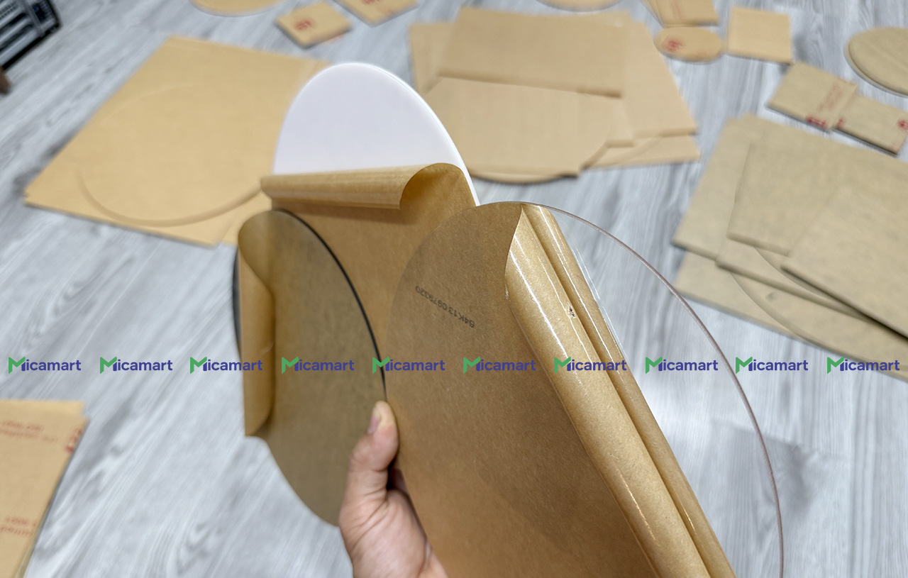 Thông số kỹ thuật tấm mica tròn đường kính 20cm