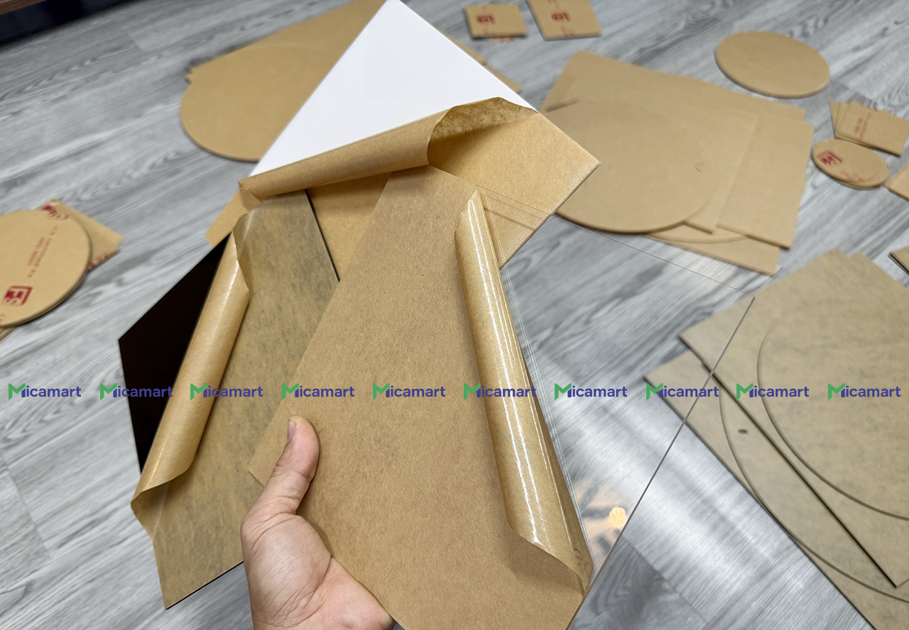Tấm mica vuông kích thước 20x20cm