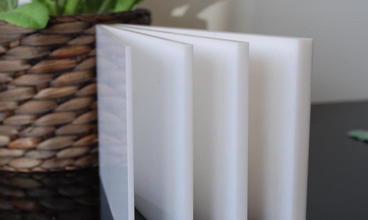 Tấm mica trắng 8mm Đài Loan