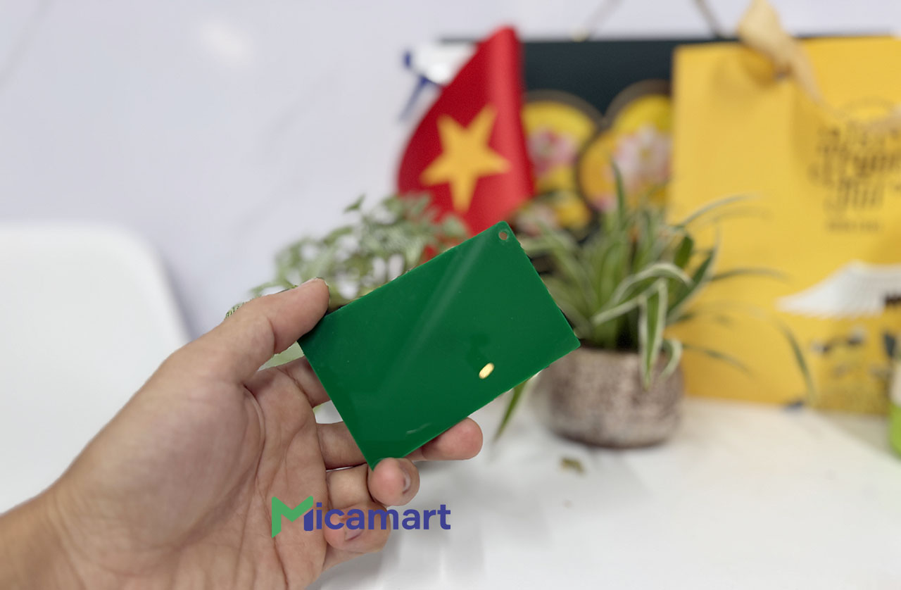 Tấm mica xanh lá catalog