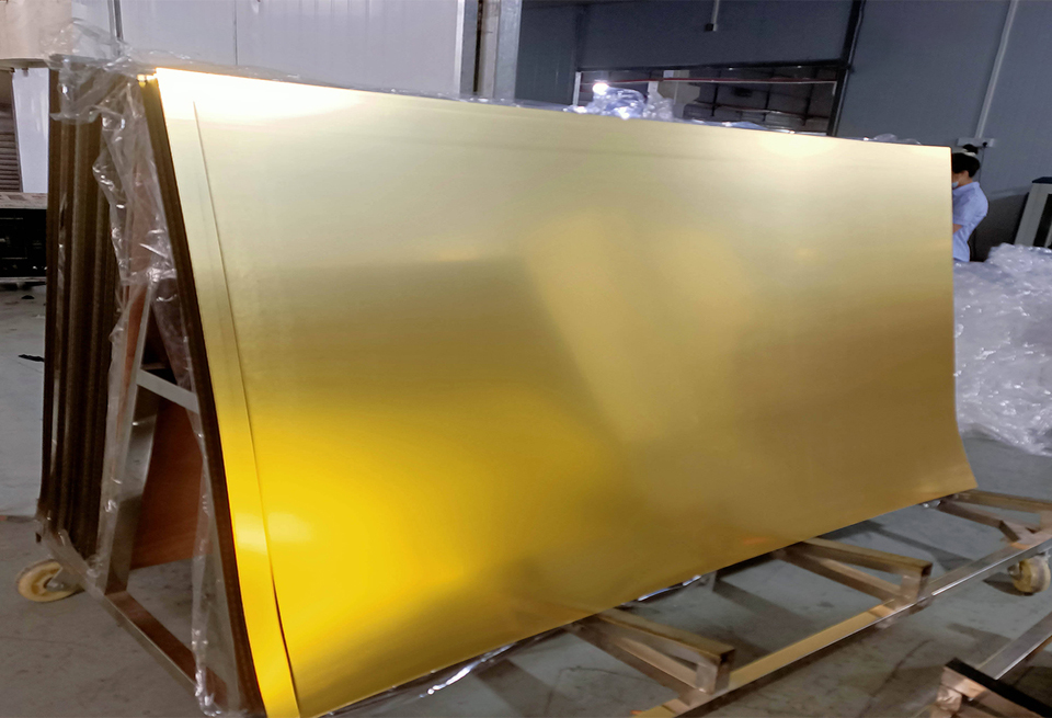 Ưu điểm tấm mica tráng gương China